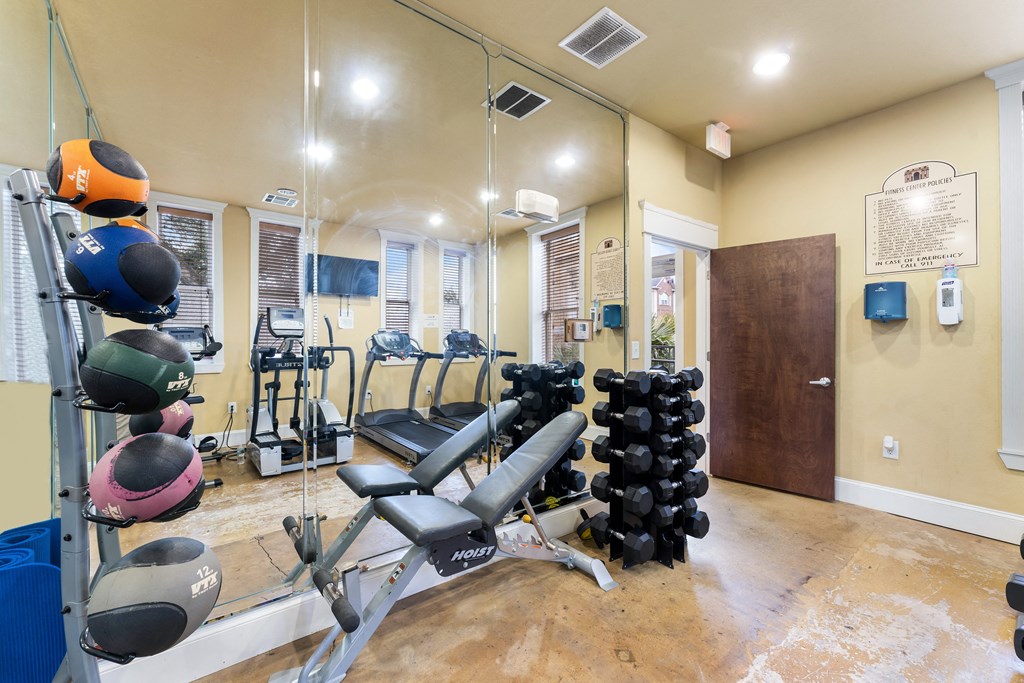 the gym at the preserve at polk apartments