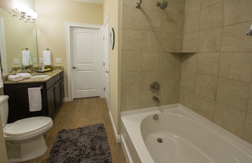 Bathroom With Bathtub Bathroom With Bathtub at The Grandstone, Mason, OH, 45040