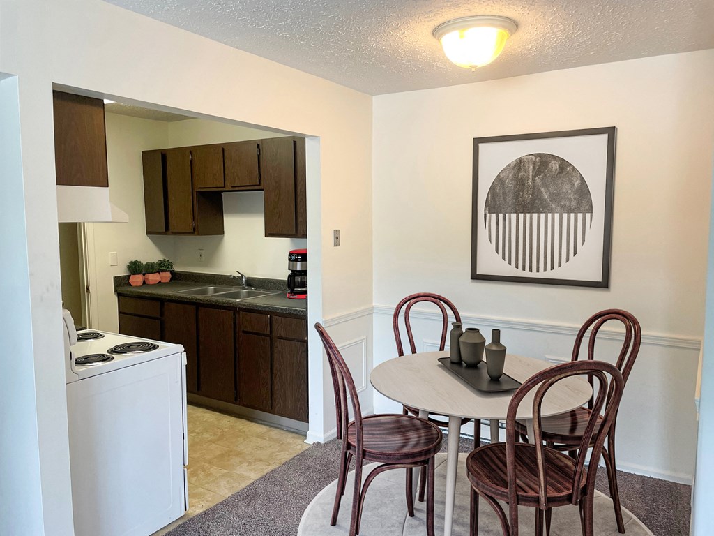 Spacious dining room in East Lansing Apartments near Michigan State University | Stoneridge