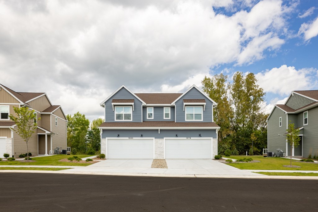 Brand new duplexes at Okemos Apartments | Okemos Grand Reserve