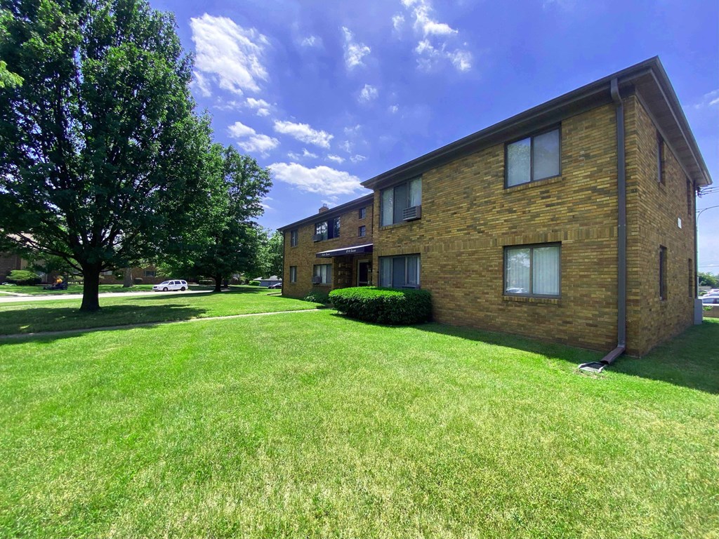 Lansing Apartments Exterior of Amber Square Apartments in Lansing, MI
