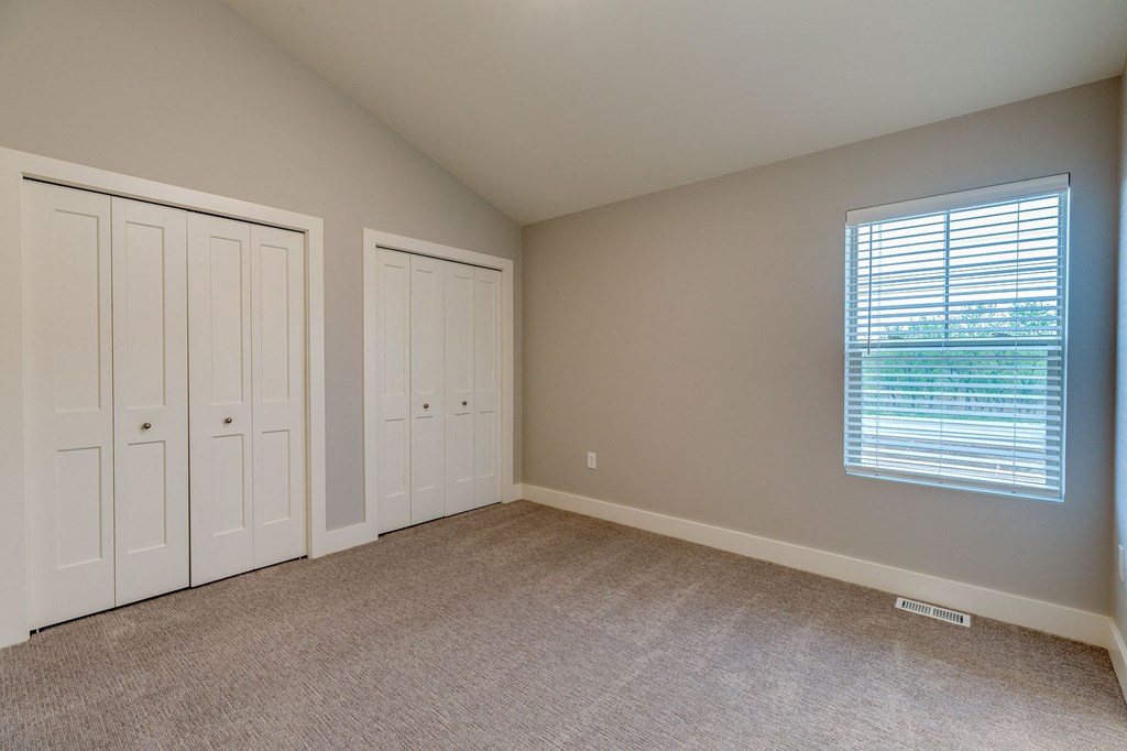 Bedroom in apartments in Traverse City | Bayview of Traverse City