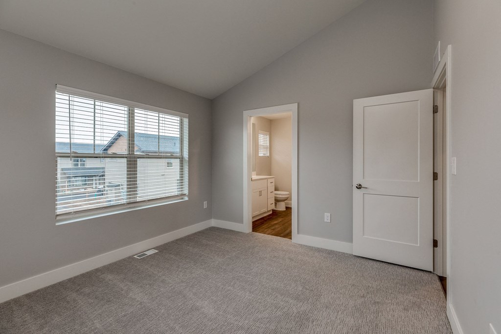 Bedroom in apartments in Traverse City | Bayview of Traverse City