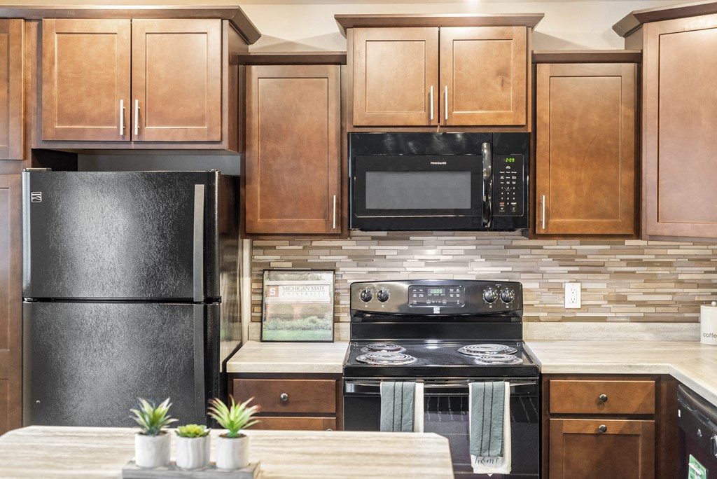 Spacious Kitchen in East Lansing Apartments near Michigan State University | Beechwood