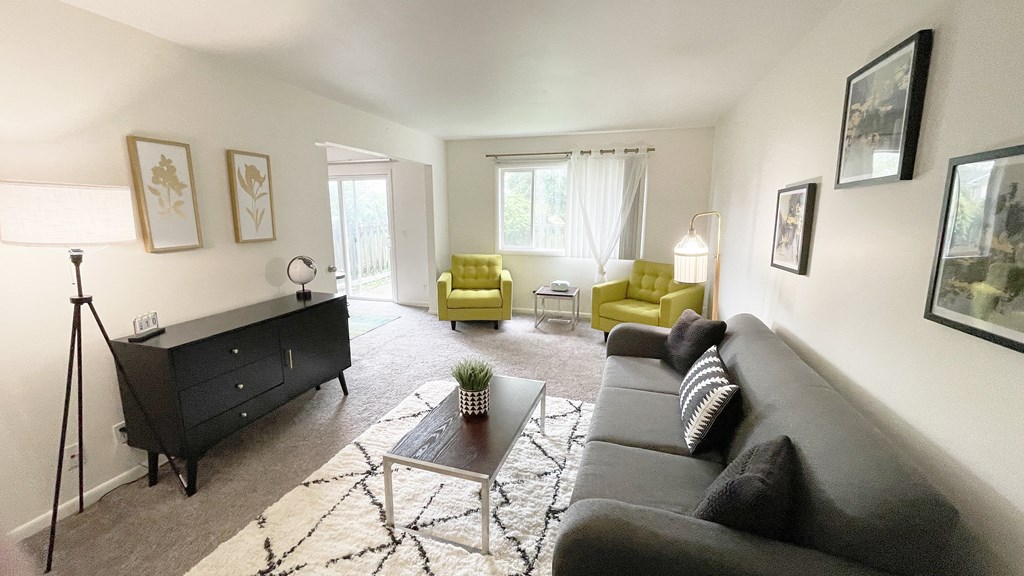 Spacious Living Room in East Lansing Apartments near Michigan State University | Carriage Hill East