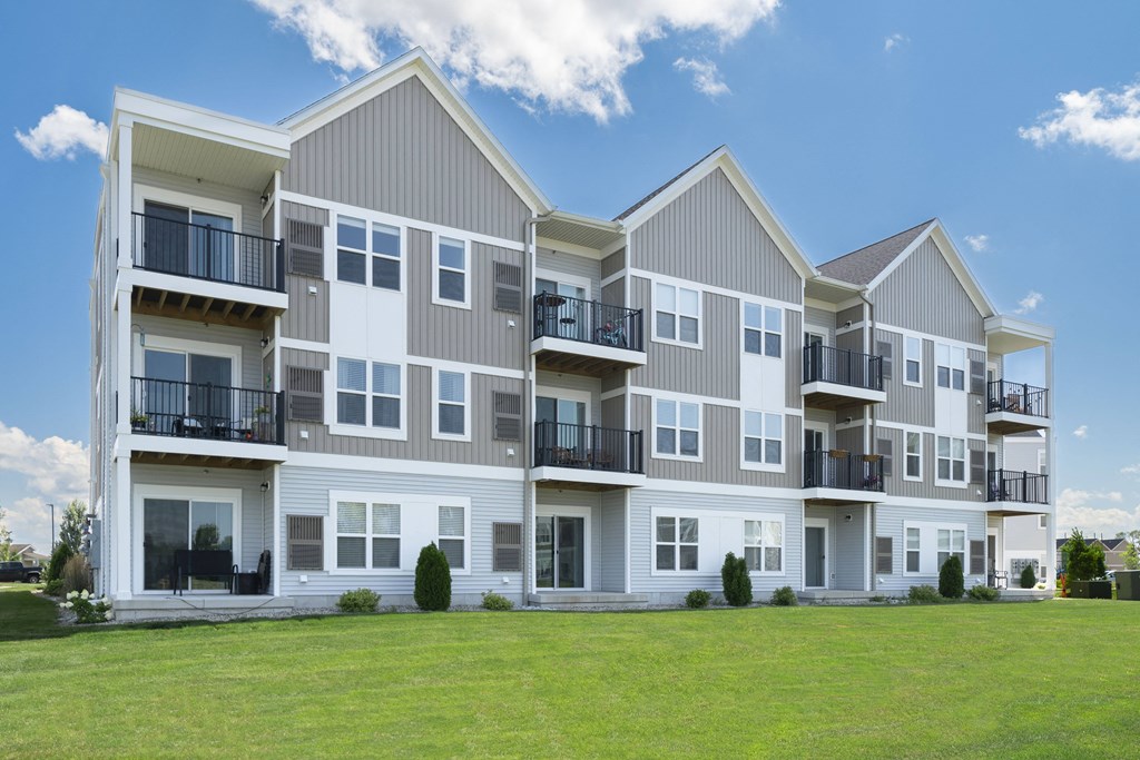 Exterior view at Hudsonville, MI Apartments and Townehomes | Elmwood Lake Apartments in Hudsonville MI