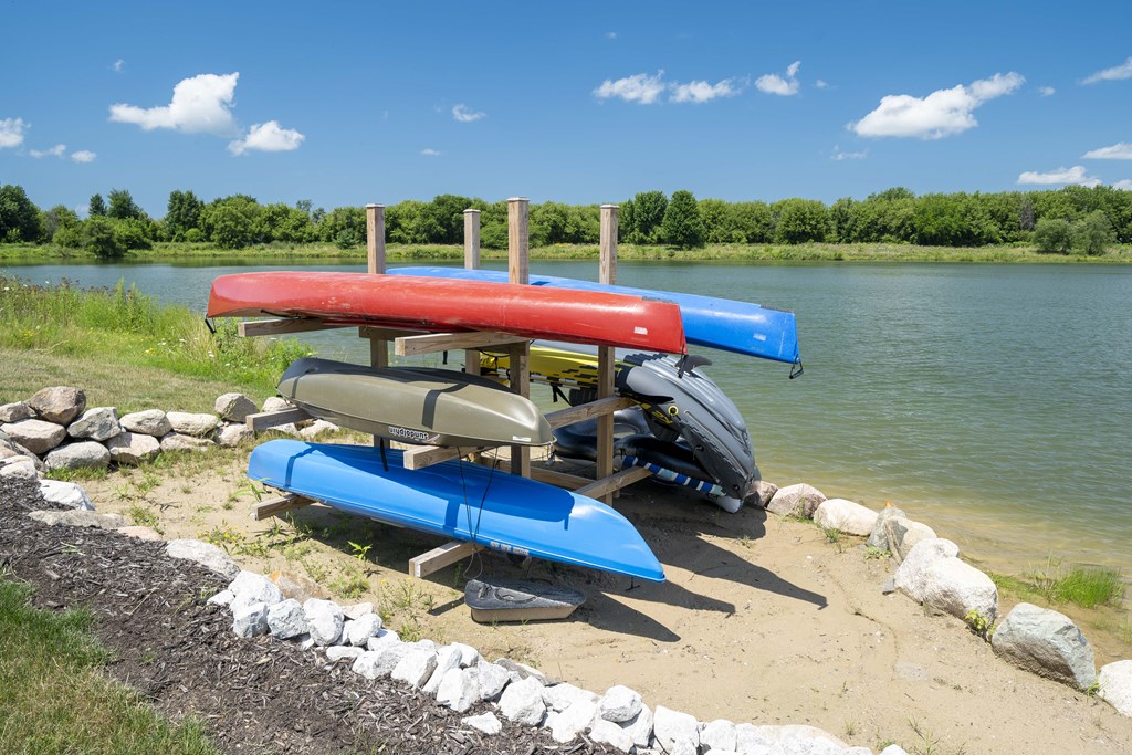 Private lake at Hudsonville, MI Apartments and Townehomes | Elmwood Lake Apartments in Hudsonville MI