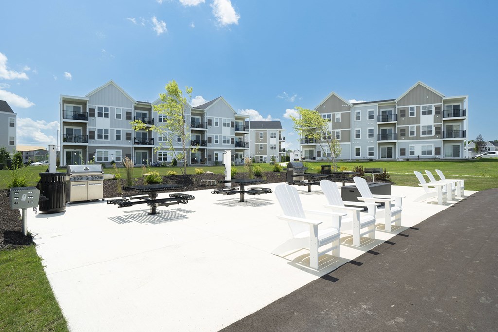Exterior resident space at Hudsonville, MI Apartments and Townehomes | Elmwood Lake Apartments in Hudsonville MI