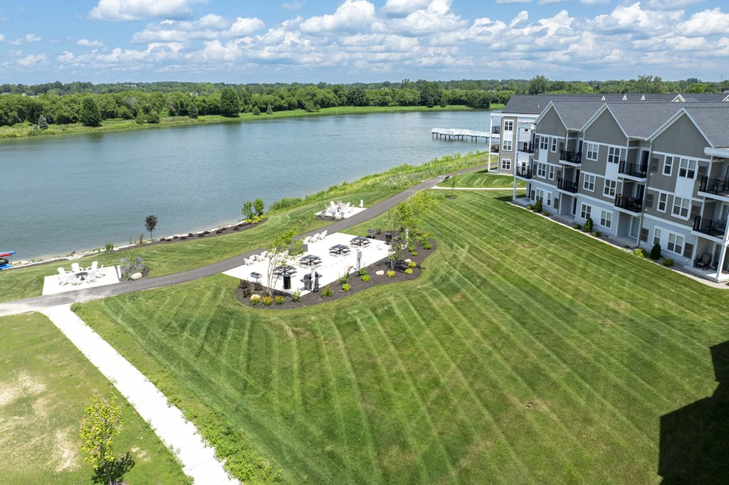 Lake near Hudsonville Apartments and Townhomes | Elmwood Lake Apartments
