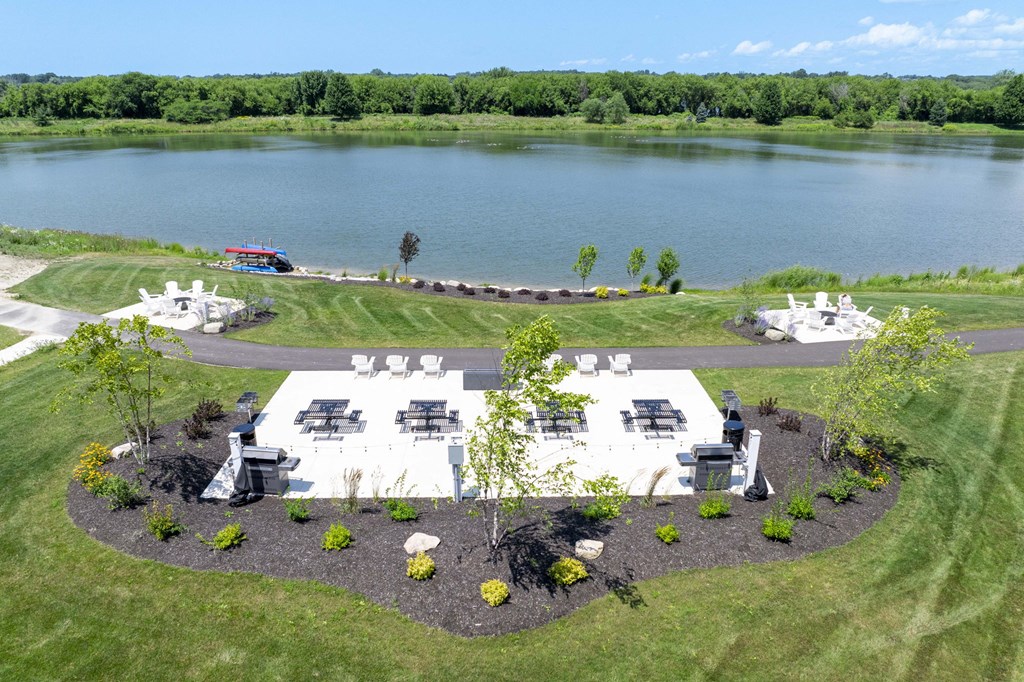 Lake near Hudsonville Apartments and Townhomes | Elmwood Lake Apartments
