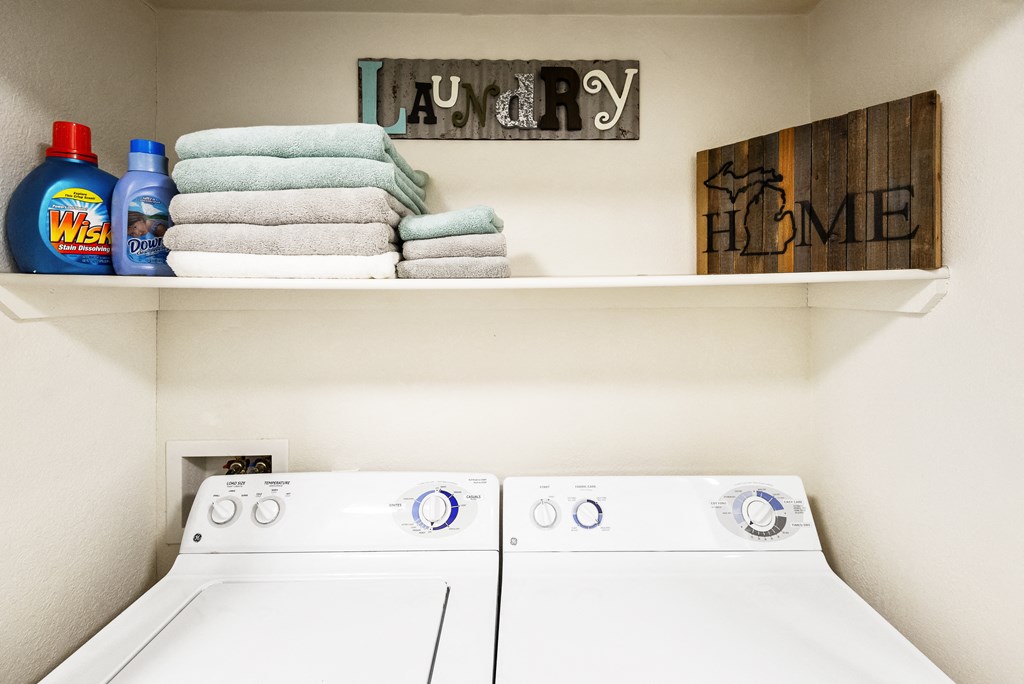 Apartments in East Lansing near Michigan State University | Glenwood