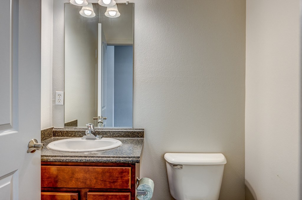 Spacious Bathroom in East Lansing Apartments near Michigan State University | The Hamptons