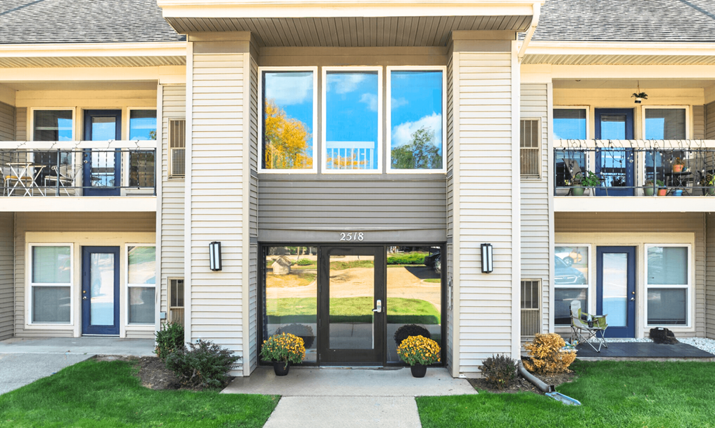 Pine Lane Estates Apartments Exterior
