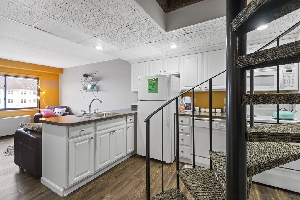 Spacious kitchen in East Lansing Apartments near Michigan State University | The Oaks