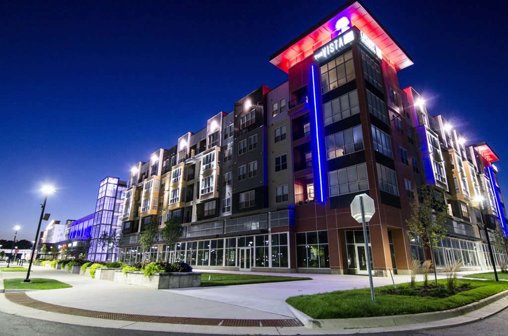 Exterior Vista at the Heights Apartments Near Eastwood Towne Center