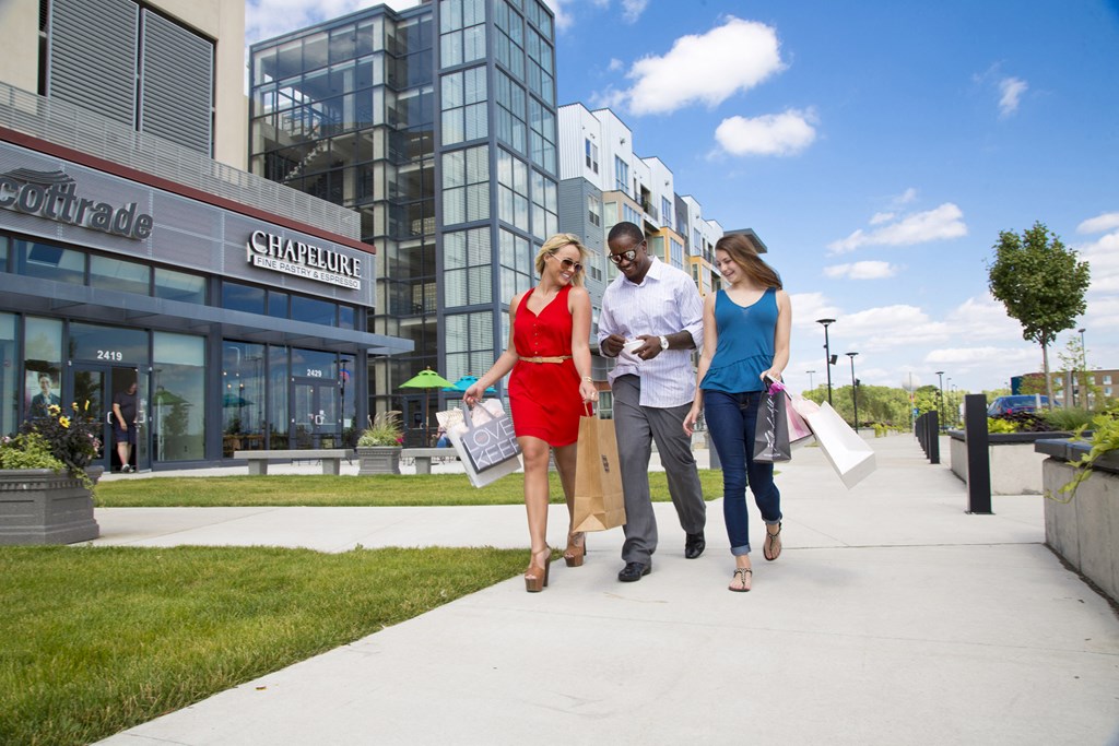 Shopping Vista at the Heights of Eastwood Apartments