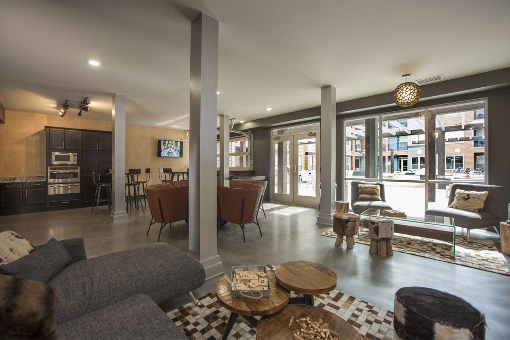 Resident Clubhouse Vista at the Heights of Eastwood Apartments