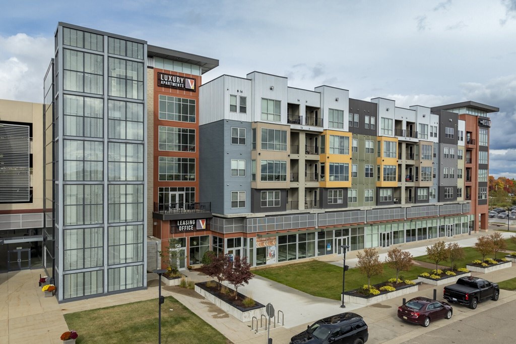 Exterior Vista at the Heights Apartments Near Eastwood Towne Center