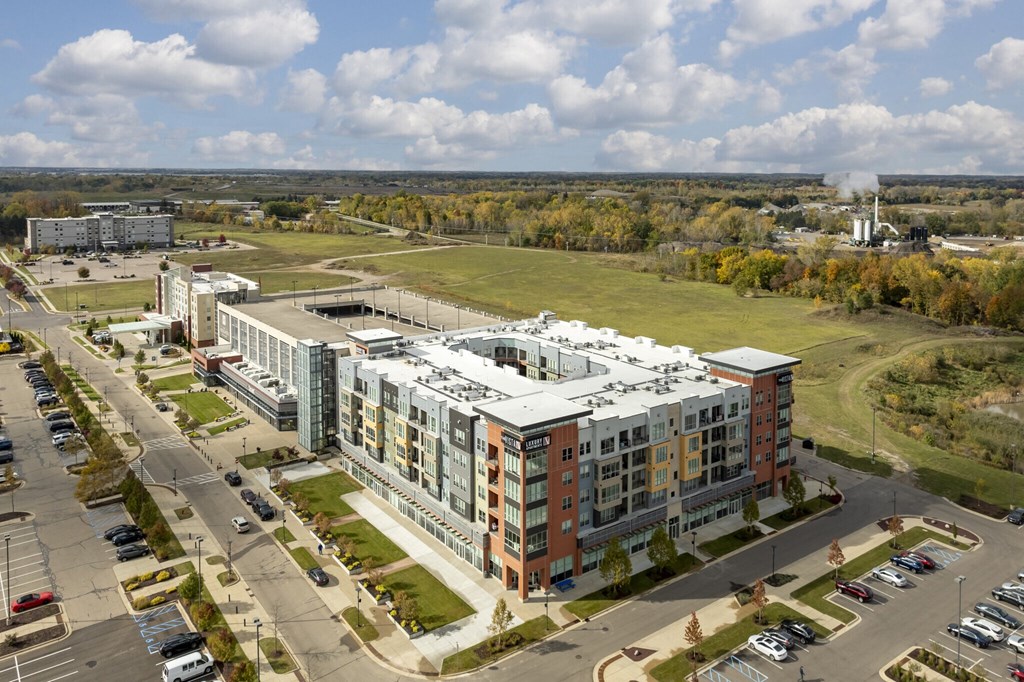 Exterior Vista at the Heights Apartments Near Eastwood Towne Center