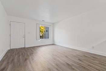 315 E. Edgewood Blvd Studio-2 Beds Apartment, Townhouse for Rent - Photo Gallery 27