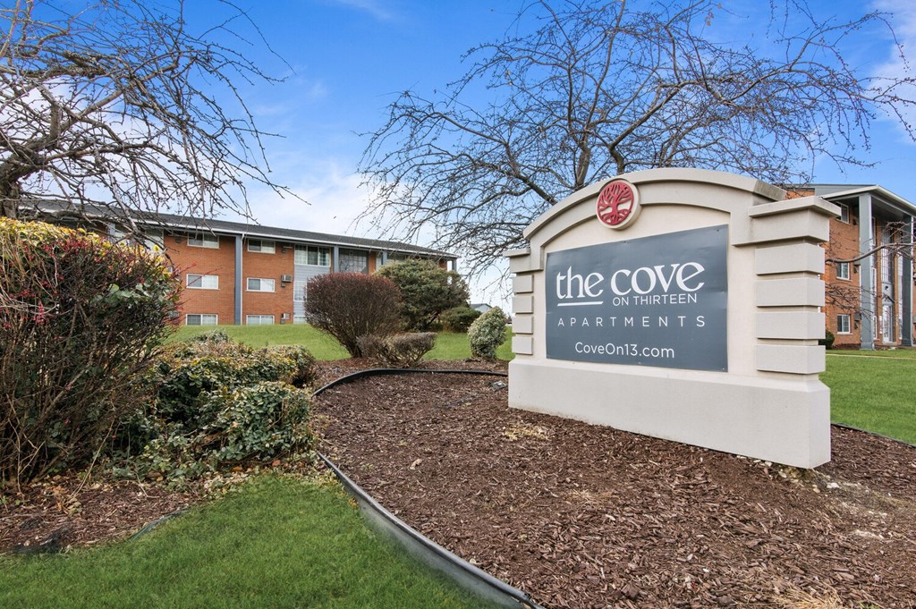 Pet friendly apartments in Roseville, MI