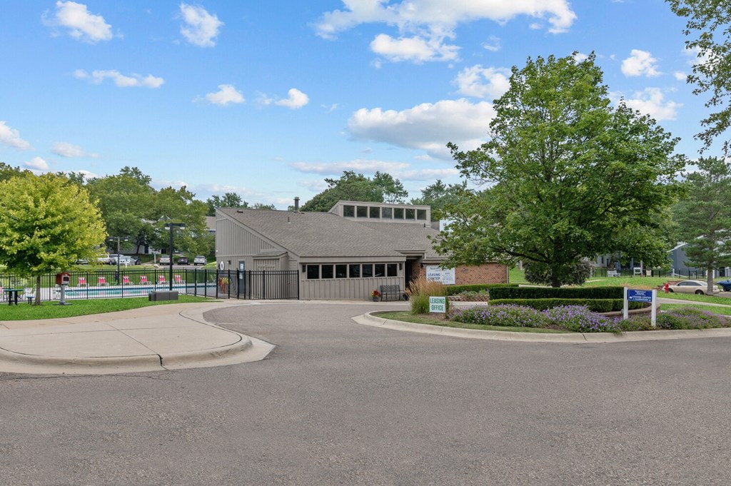 Northville Woods Northville, MI Apartments, 18800 Innsbrook Drive