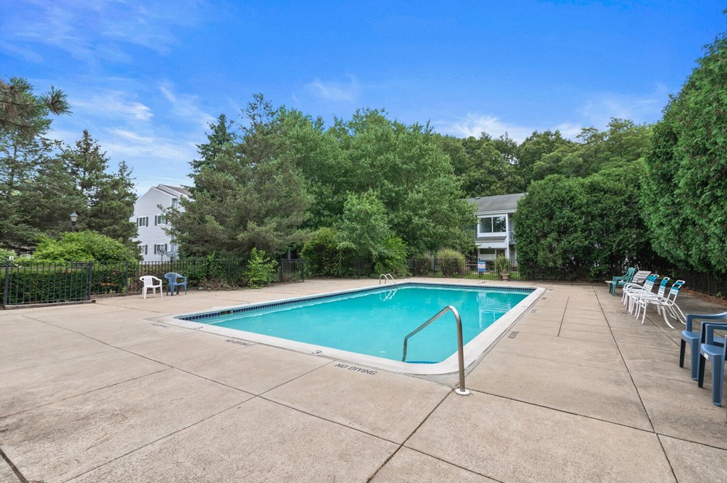 Swimming poolat Parchment Point Townhomes & Apartments - Parchment, MI, Parchment, MI, 49004