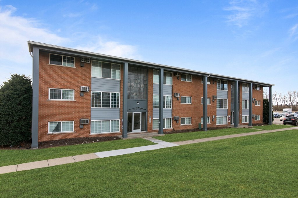 Pet friendly apartments in Roseville, MI