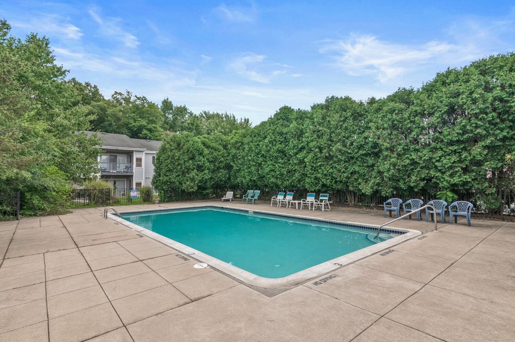 Poolat Parchment Point Townhomes & Apartments - Parchment, MI, Michigan, 49004