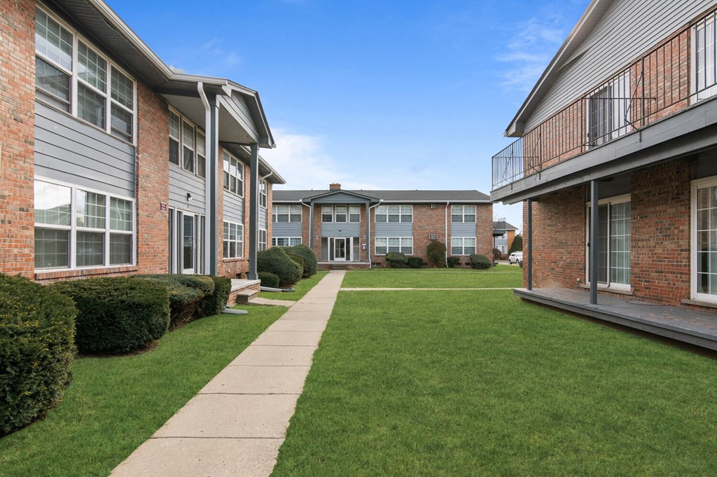 Pet friendly apartments in Roseville, MI