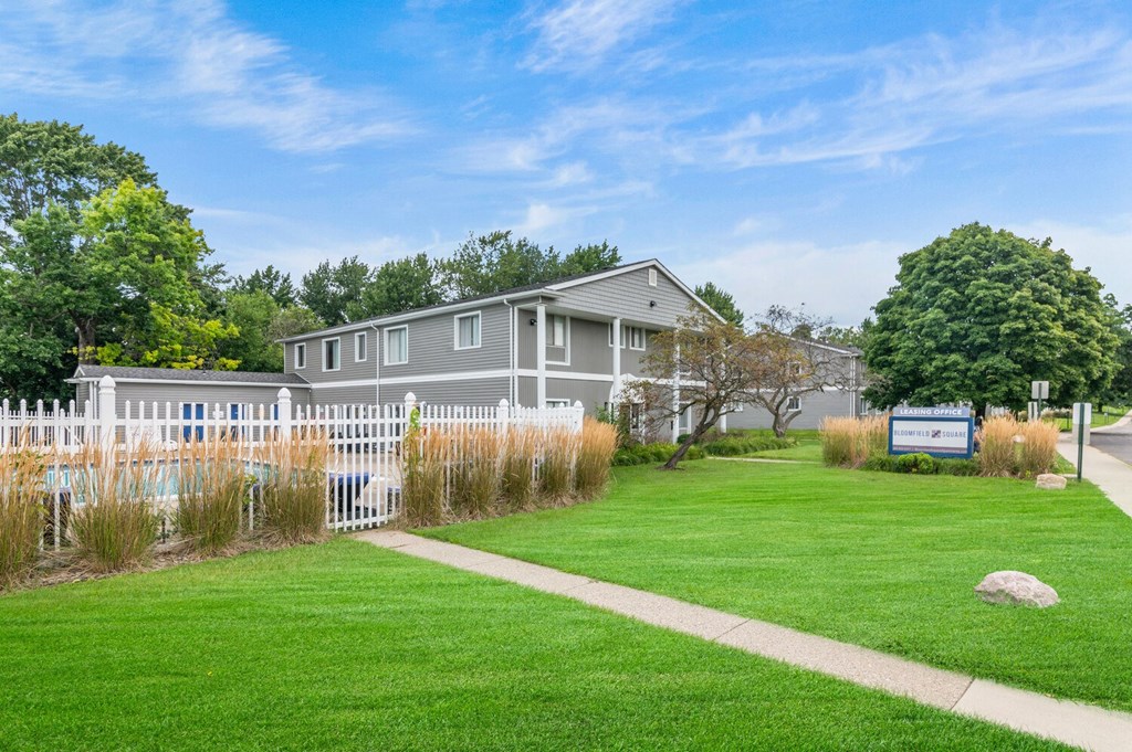 apartments with a dog park in auburn hills mi