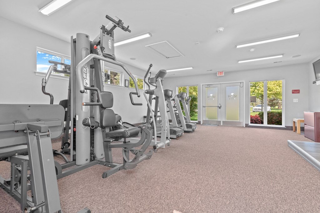 the gym at the whispering winds apartments in pearland, tx