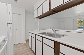 315 E. Edgewood Blvd Studio-2 Beds Apartment, Townhouse for Rent - Photo Gallery 22