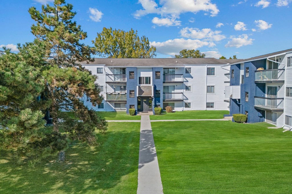 Lush Green Landscape at Sterling Lake - Sterling Heights, MI, Michigan, 48312