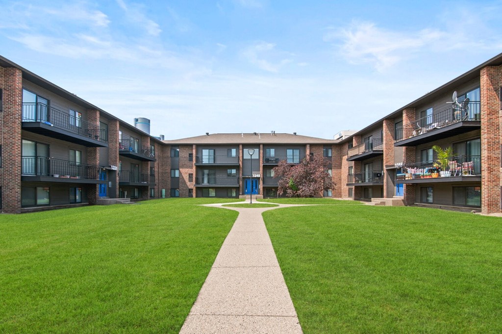 a grassy area with a walkway in at Lafayette Park Place, Detroit, MI, Detroit, MI, 48207