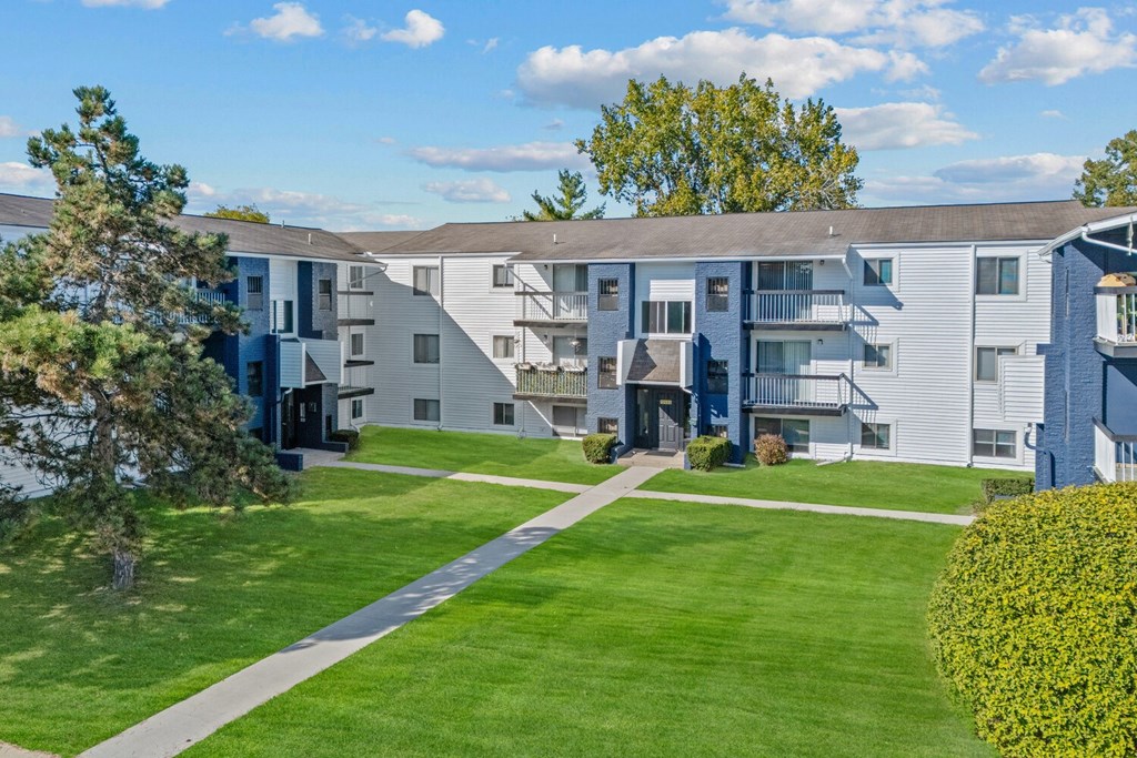 Green Outdoor Space at Sterling Lake - Sterling Heights, MI, Sterling Heights