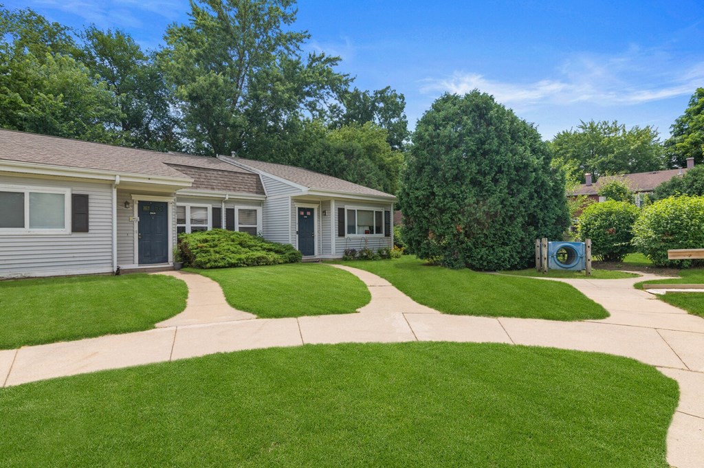 Way to apartment at Parchment Point Townhomes & Apartments - Parchment, MI, Parchment, MI, 49004