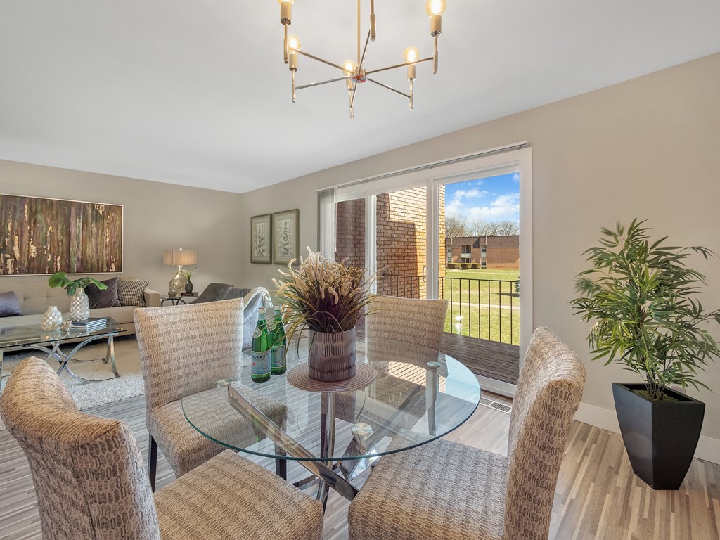 Spacious Living Area at Rochester Club Apartments - Rochester, MI, Rochester Hills, 48306