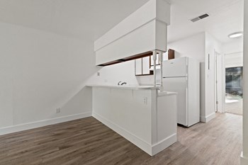 315 E. Edgewood Blvd Studio-2 Beds Apartment, Townhouse for Rent - Photo Gallery 17