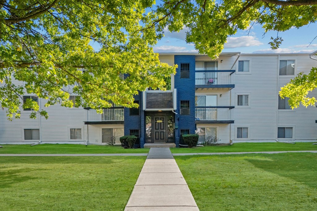 Walking Path at Sterling Lake - Sterling Heights, MI, Sterling Heights