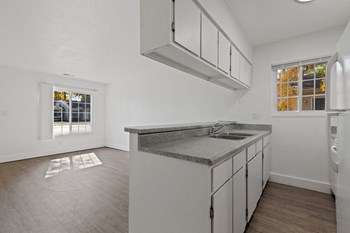 315 E. Edgewood Blvd Studio-2 Beds Apartment, Townhouse for Rent - Photo Gallery 16