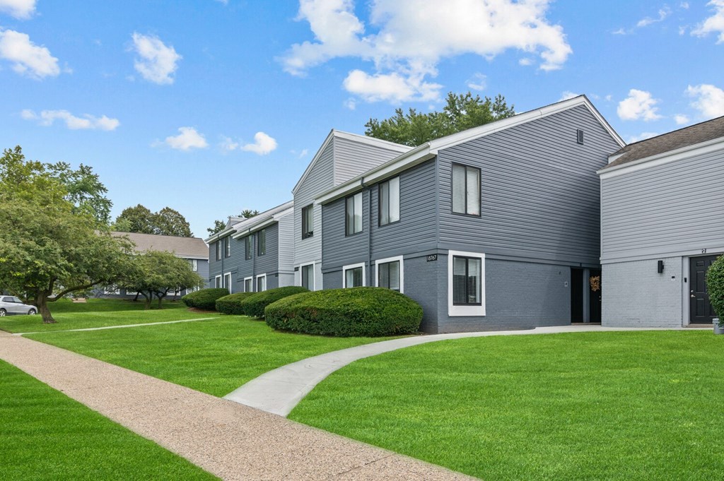 exterior view at the regency woods apartments in pascagoula, ms