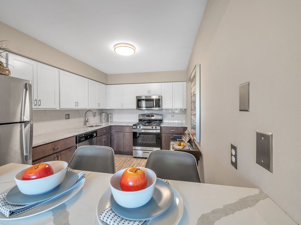 Dining And Kitchen at Rochester Club Apartments - Rochester, MI, Rochester Hills, MI, 48306