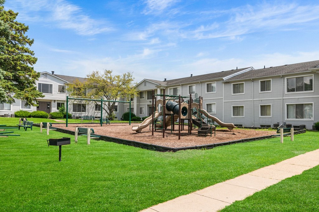 apartments with a playground in auburn hills mi