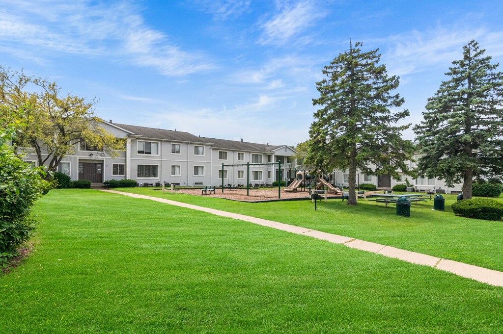 apartments with a pool in auburn hills mi