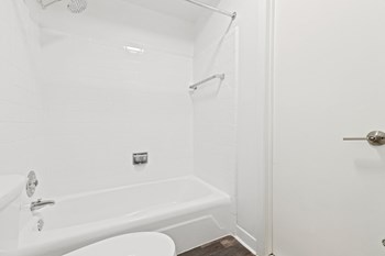 Tub/Shower - Photo Gallery 13