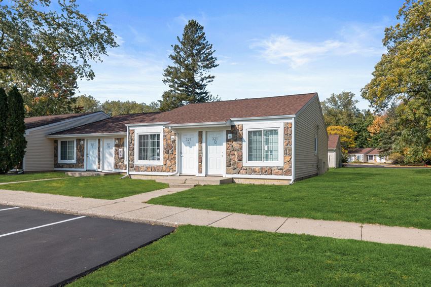 Capitol Village Lansing, MI Apartments, 315 E. Edgewood Blvd, Lansing