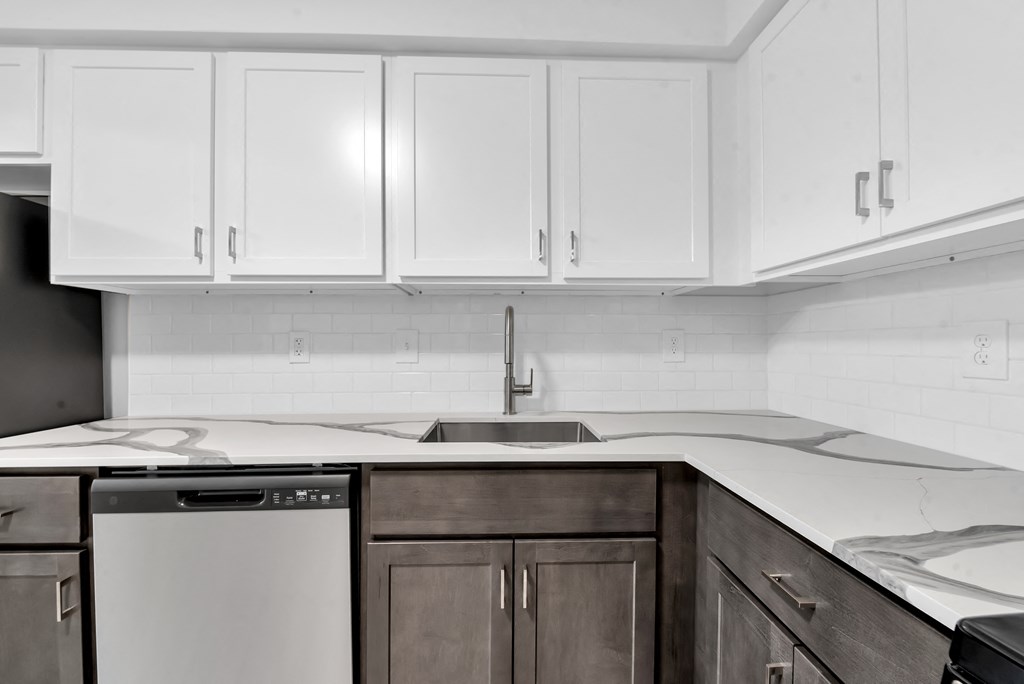 Granite Countertop at Rochester Club Apartments - Rochester, MI, Rochester Hills