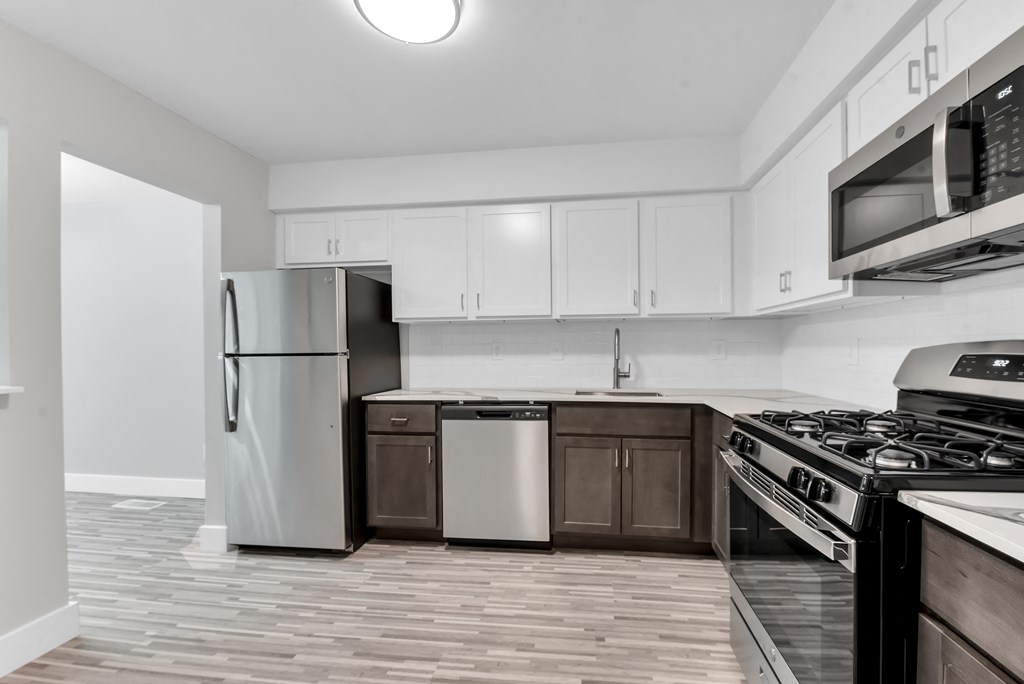 Fully Equipped Kitchen at Rochester Club Apartments - Rochester, MI, Rochester Hills, Michigan