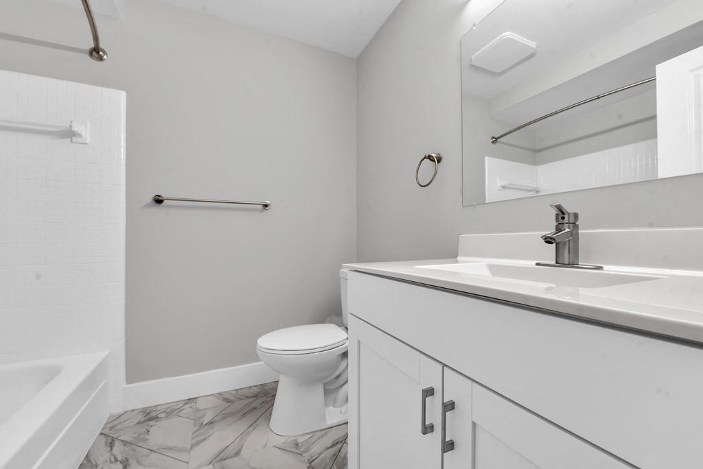 Bathroom With Bathtub at Rochester Club Apartments - Rochester, MI, Rochester Hills, 48306